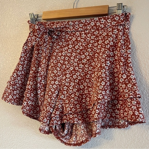 Pull&Bear Pants - Pull&Bear Floral Ruffle Shorts